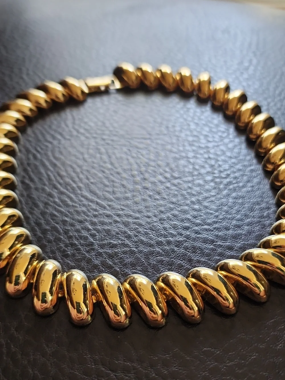 VTG Napier Gold Statement Twist Necklace - Women Jewelry - Picture 2 of 10